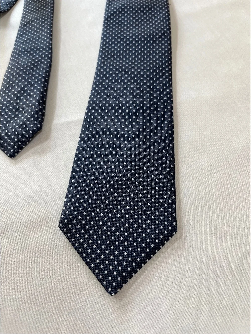 Hugo Boss necktie navy with gray dots
